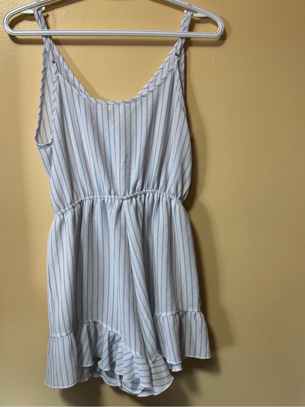 🩵 Cute Light Blue Striped Ruffle One-Piece Romper - Picture 5 of 7